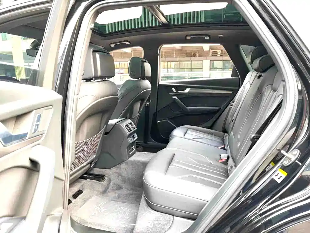 Audi Q5L 2023 — фото 10