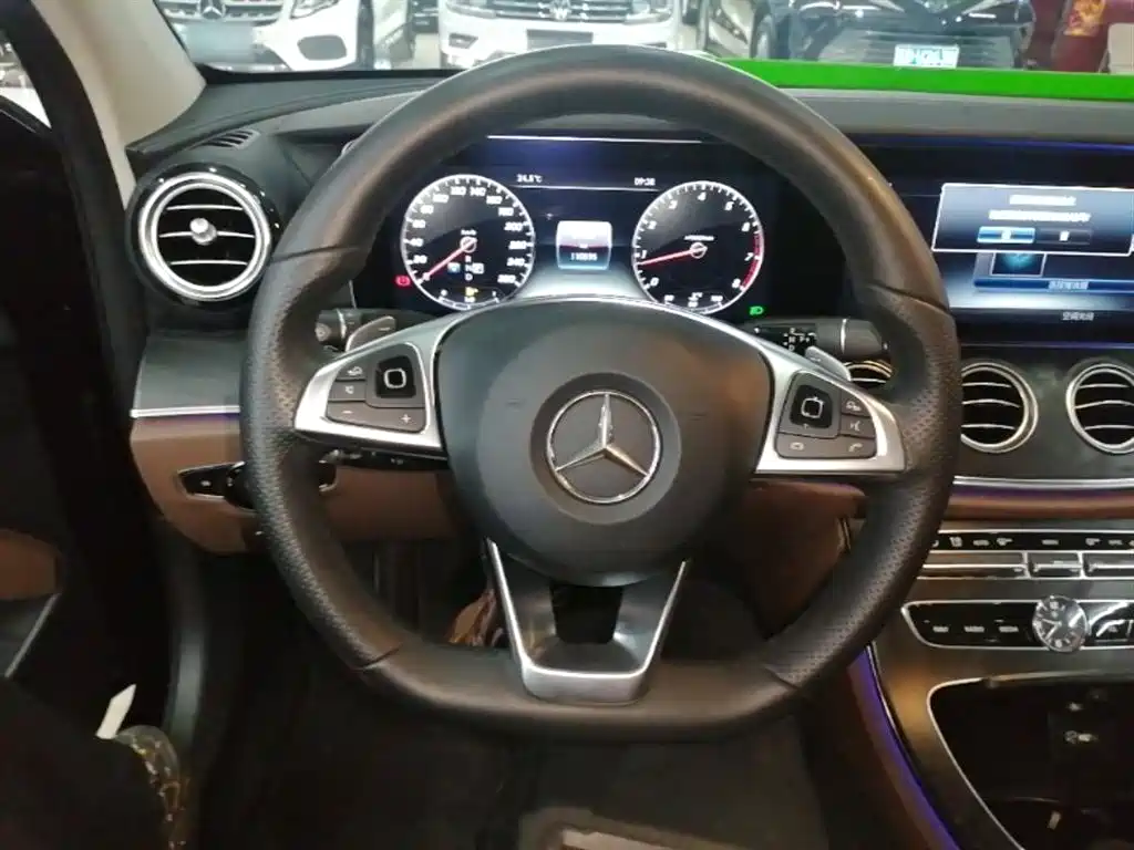 Mercedes-Benz E-Class 2018 — фото 11