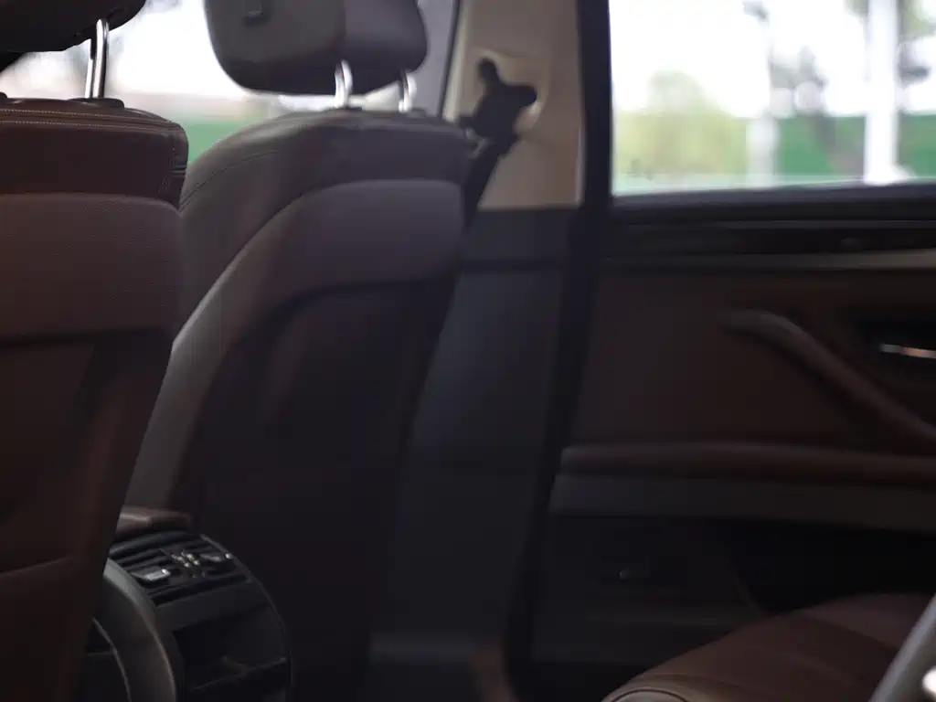BMW 5 Series 2015 — фото 8