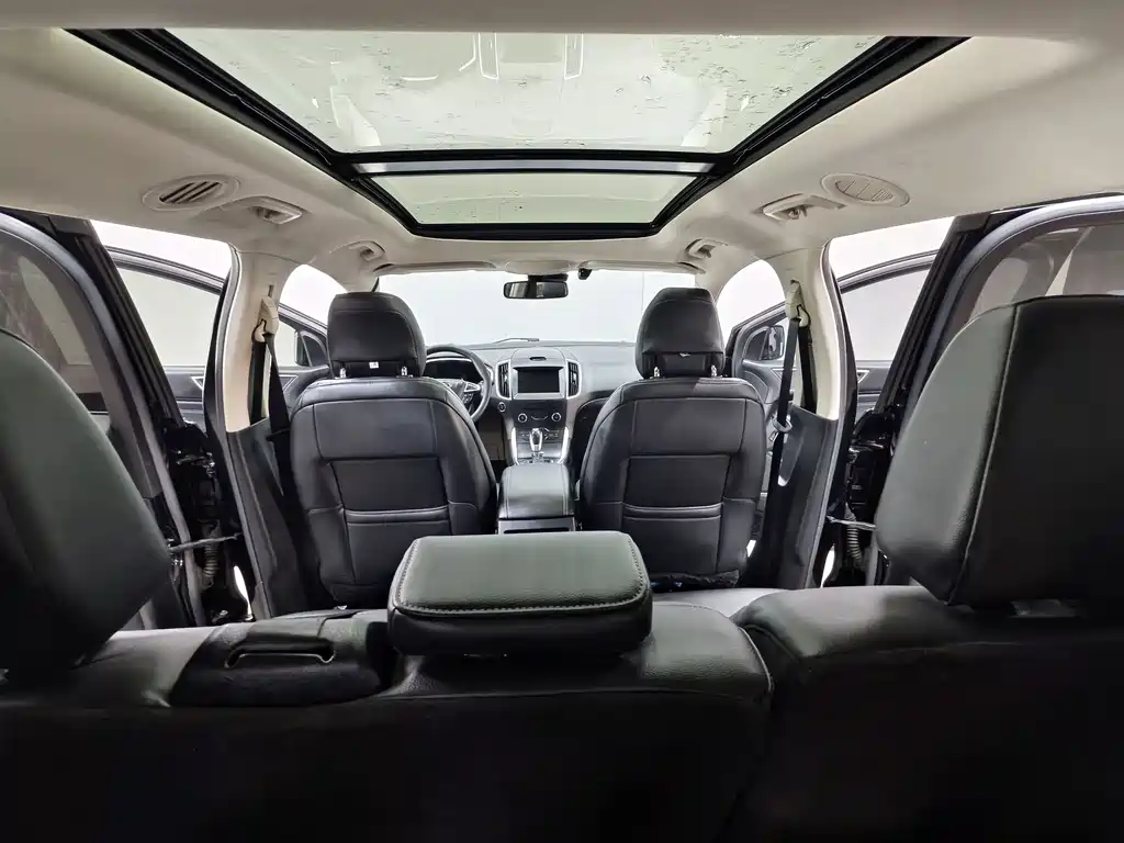 Ford Edge 2017 — фото 10