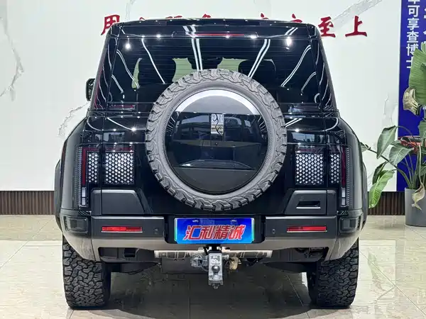 Yangwang U8 2024