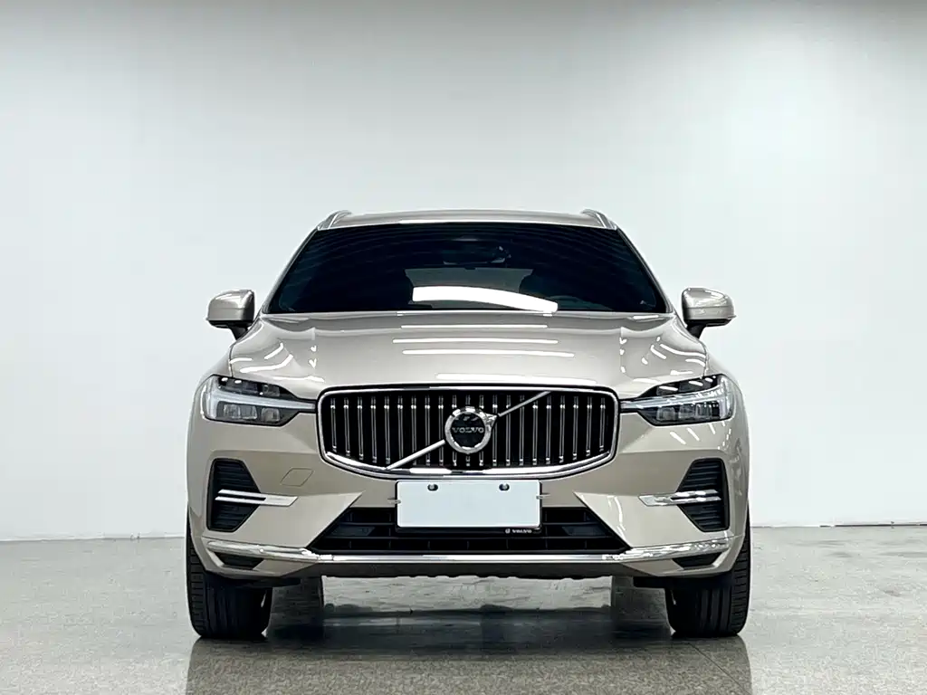 Volvo XC60 2022 — фото 8