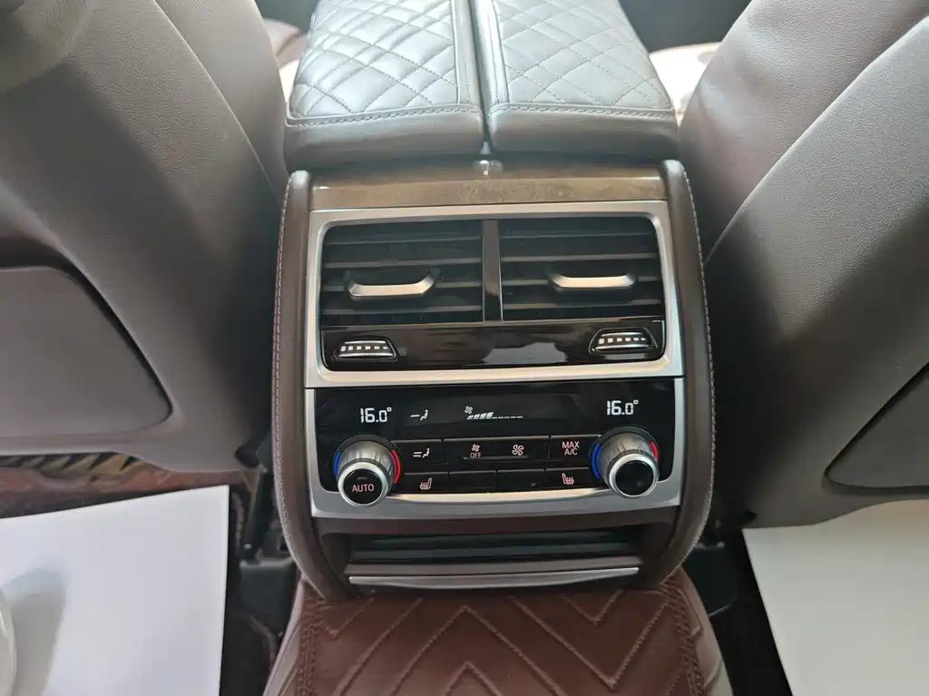 BMW 7 Series 2022 — фото 13