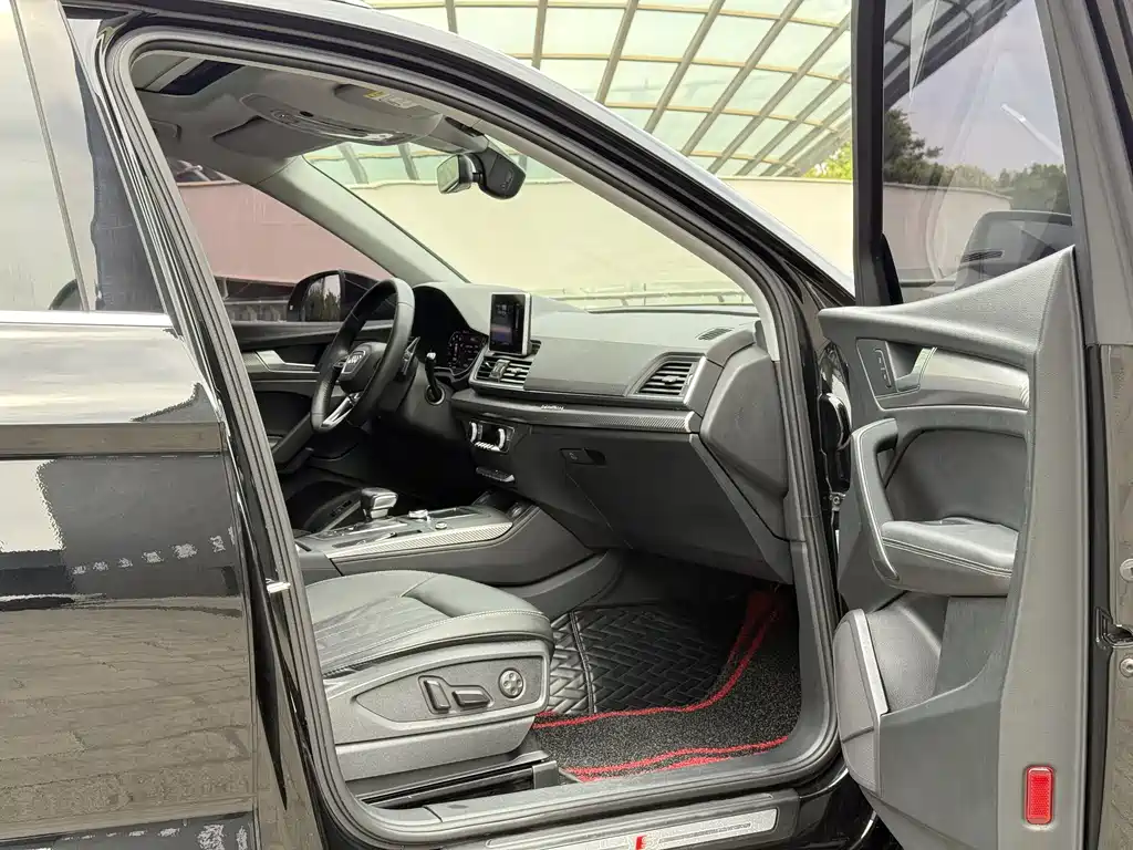 Audi Q5L 2021 — фото 10