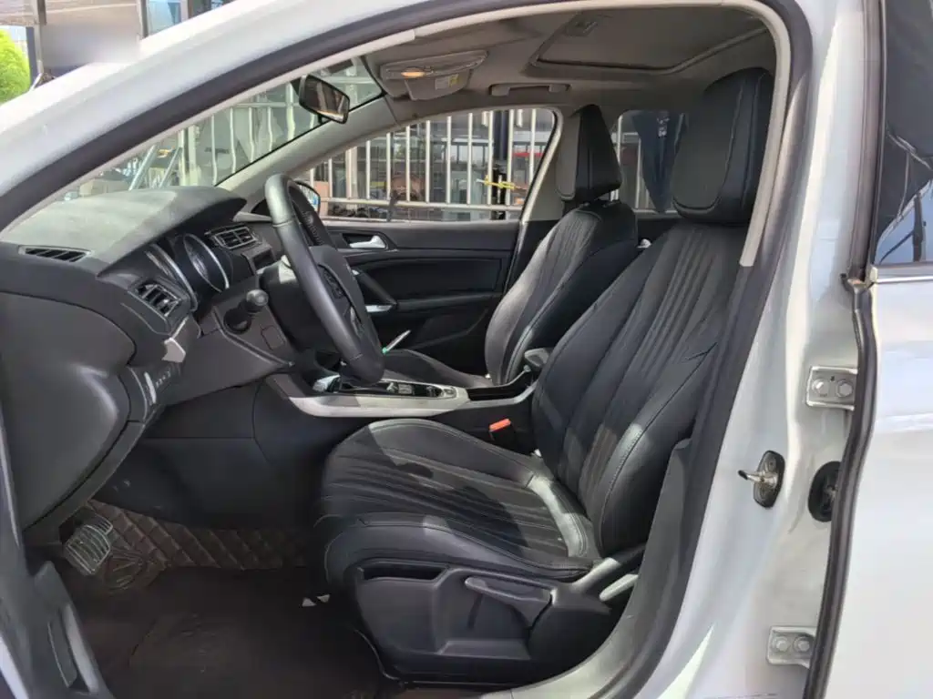 Peugeot 408 2021 — фото 15