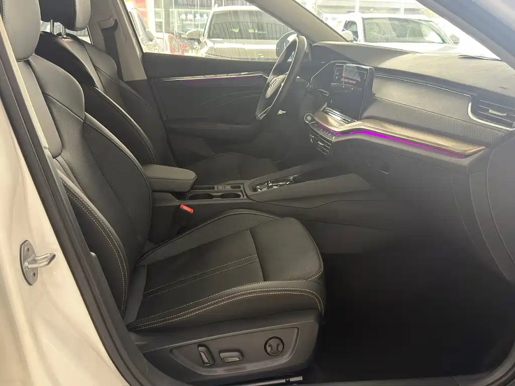 Skoda Octavia 2023 — фото 10