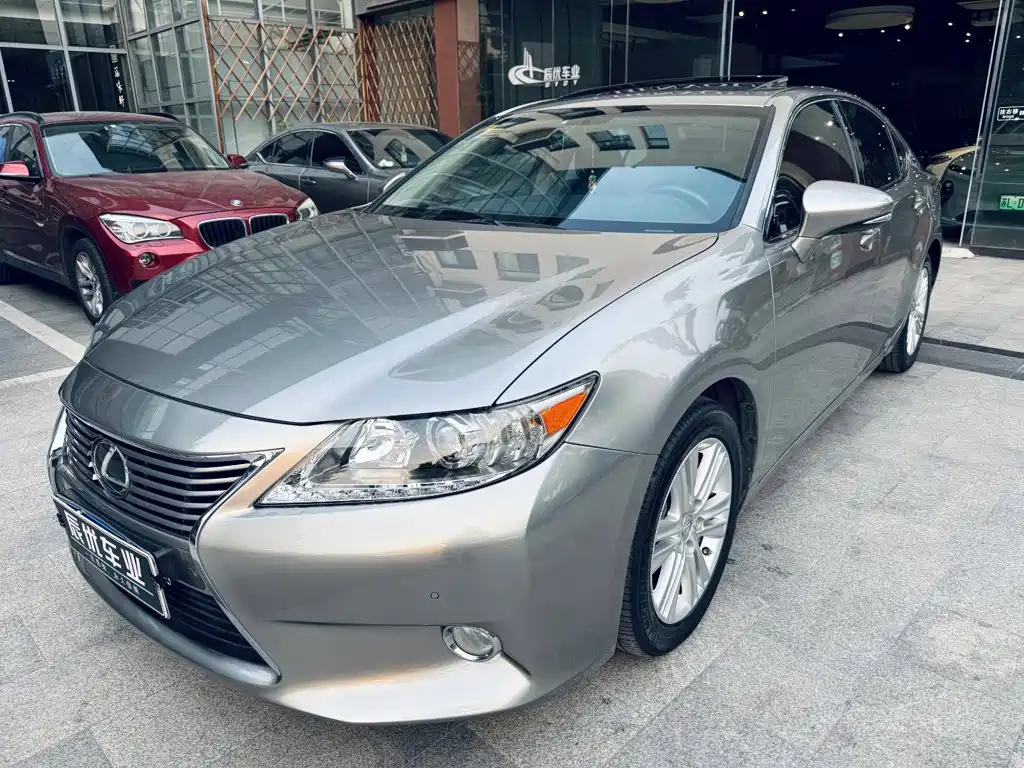 Lexus ES 2015 — фото 1