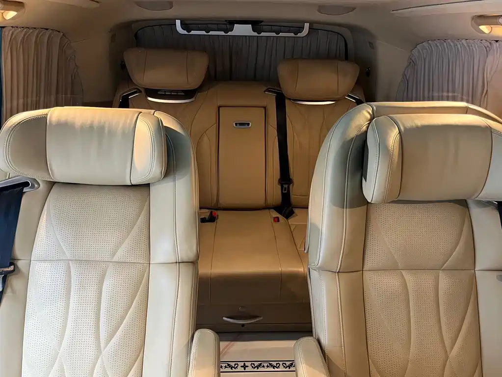 Mercedes-Benz V-Class 2022 — фото 15