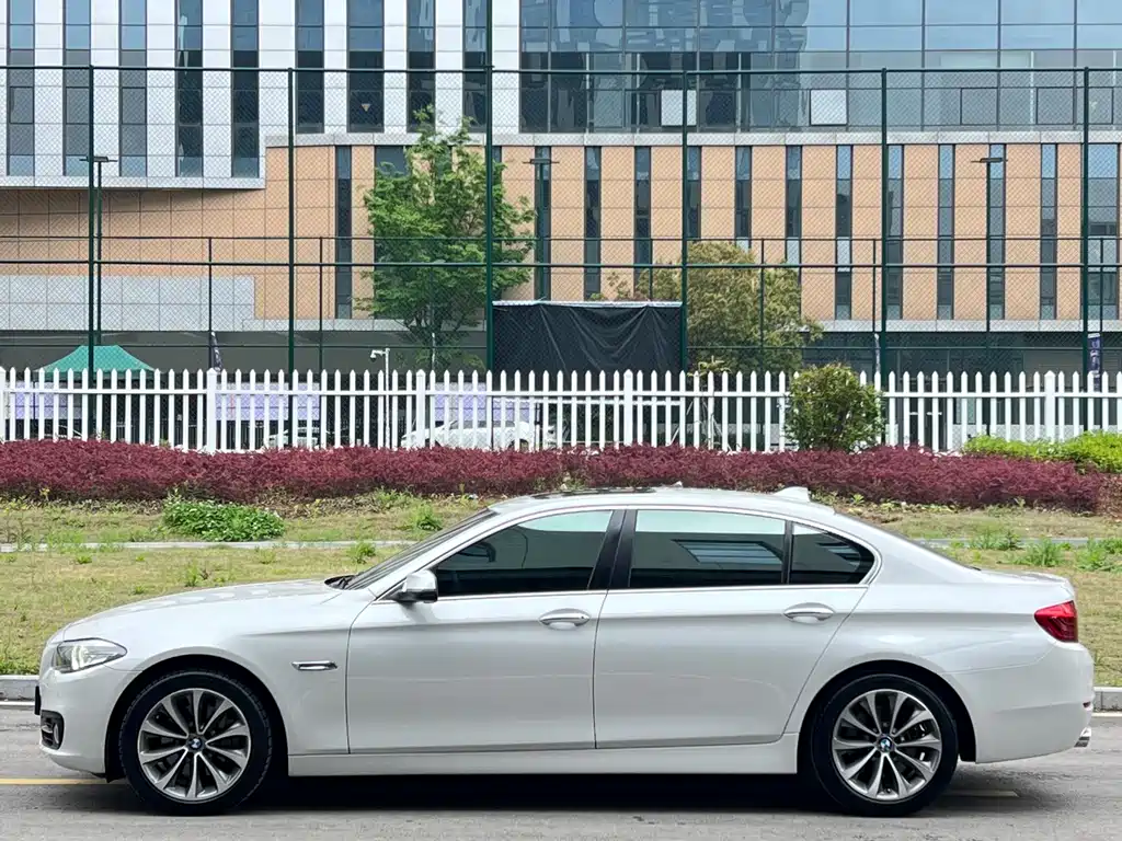 BMW 5 Series 2016 — фото 3