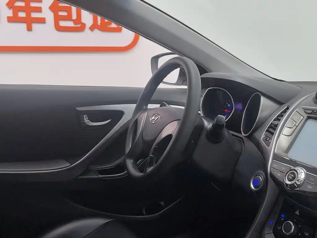 Hyundai Elantra 2014 — фото 22
