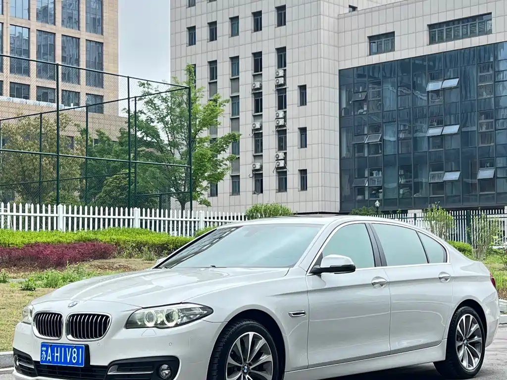 BMW 5 Series 2016 — фото 1