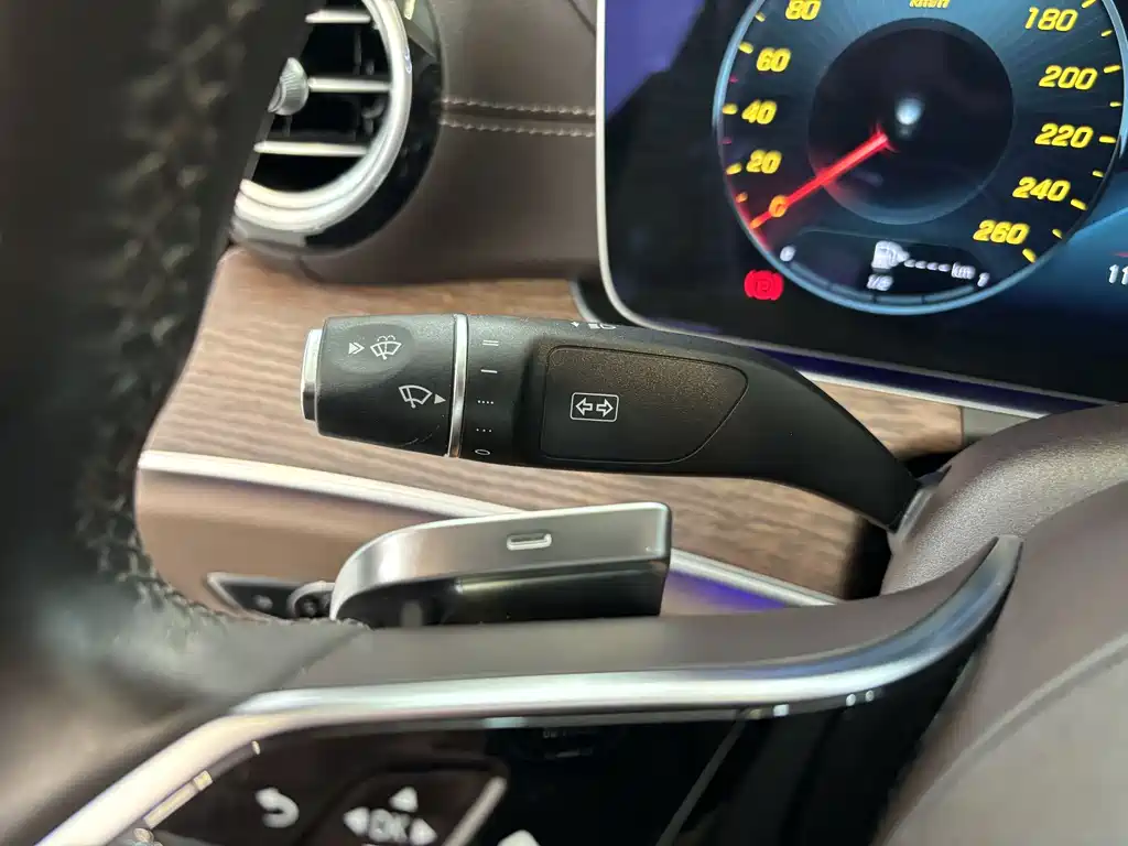 Mercedes-Benz E-Class 2022 — фото 19