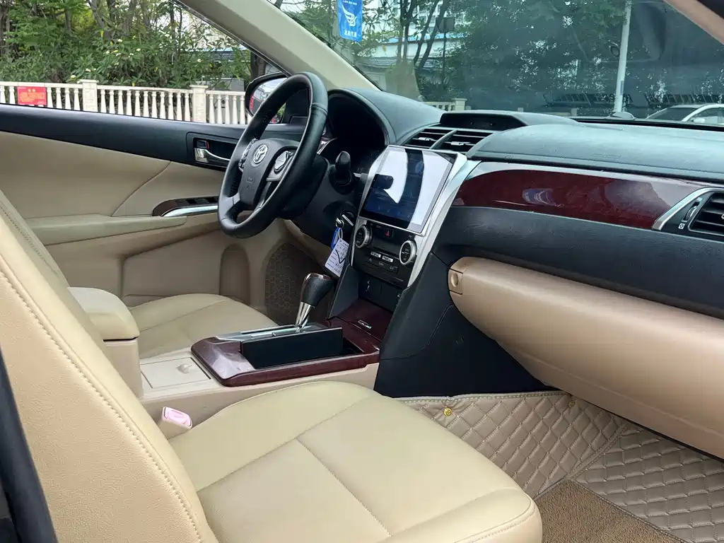 Toyota Camry 2012 — фото 12
