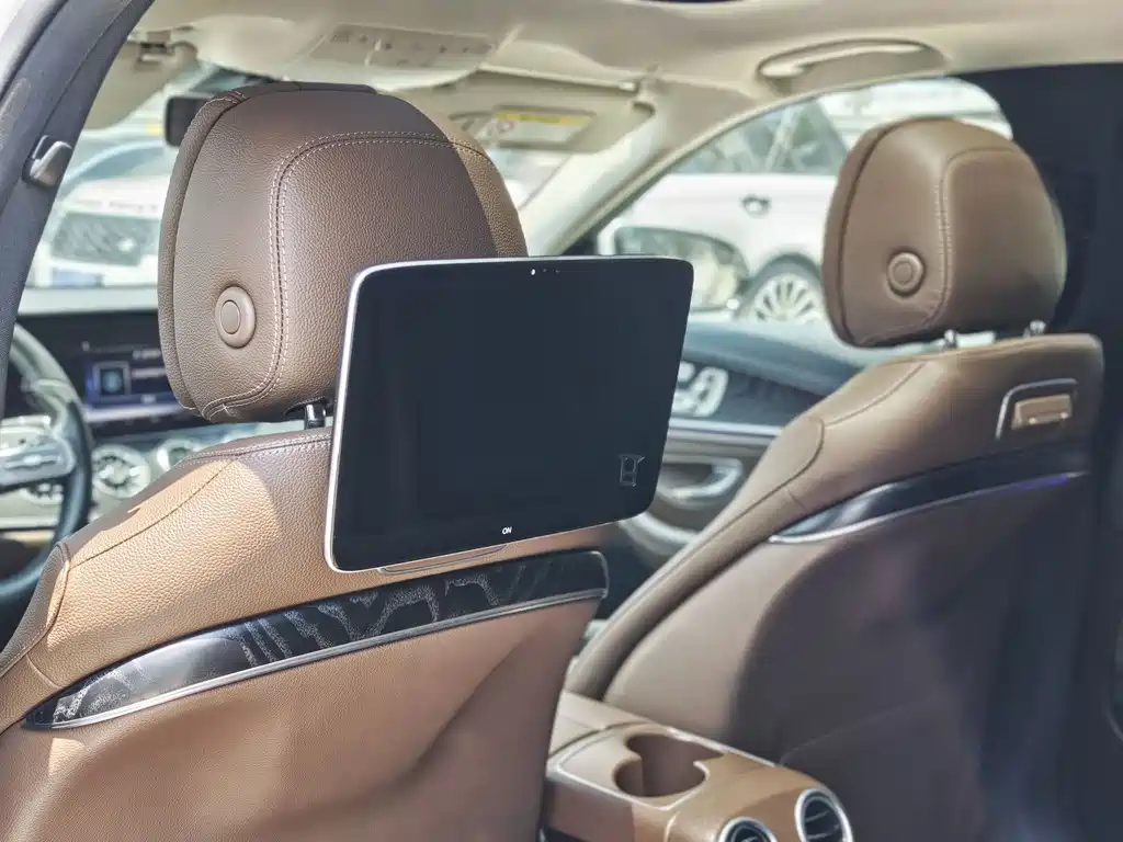 Mercedes-Benz E-Class 2019 — фото 11