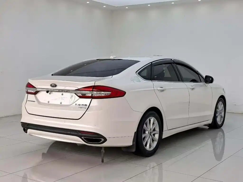 Ford Mondeo 2018 — фото 15