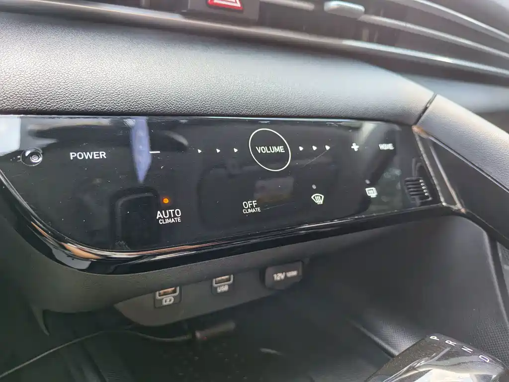 Hyundai Elantra 2023 — фото 17