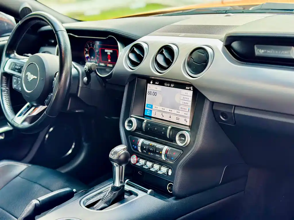 Ford Mustang 2019 — фото 16