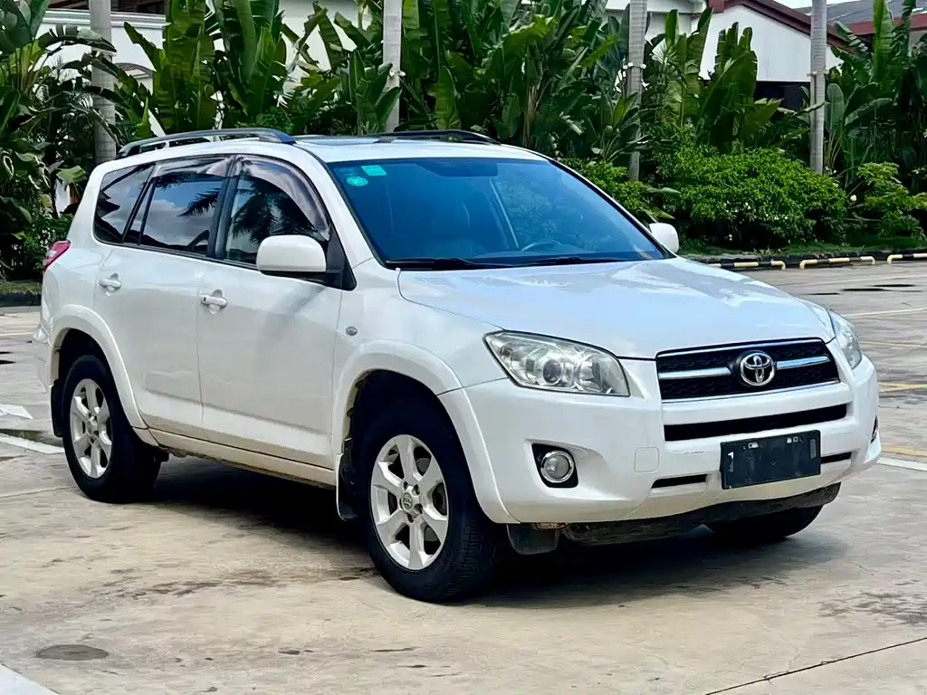 Toyota RAV4 2011 — фото 3