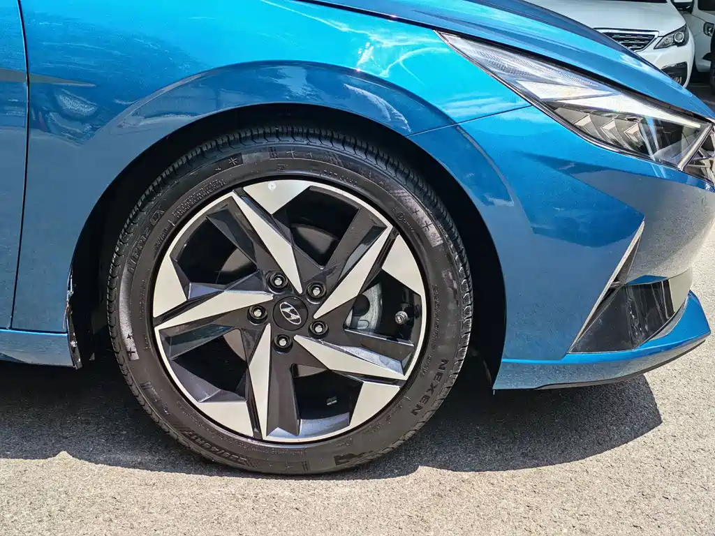Hyundai Elantra 2023 — фото 13