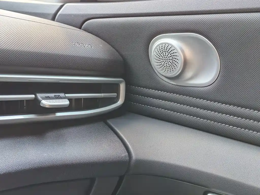 Hyundai Elantra 2023 — фото 23