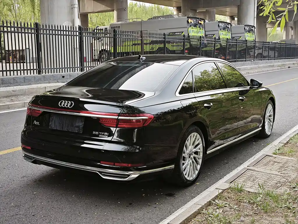 Audi A8 2021 — фото 5