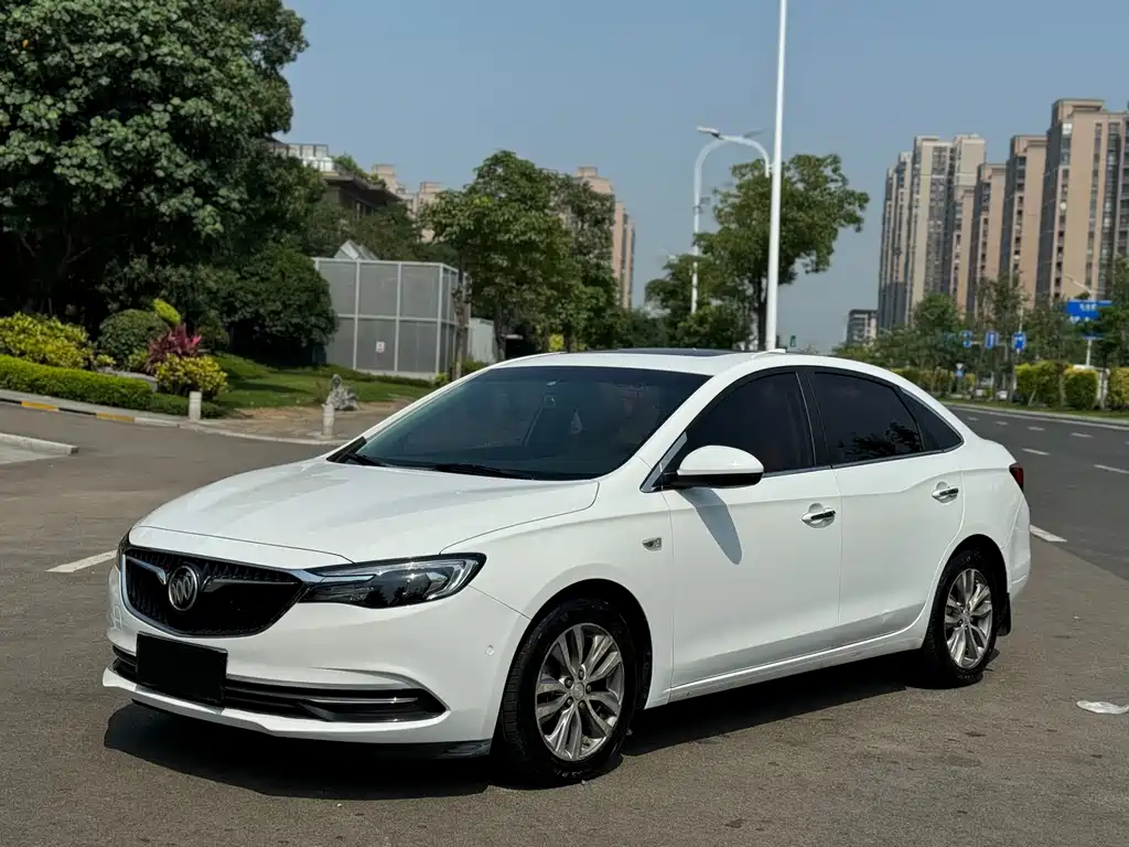 Buick Excelle 2018 — фото 1
