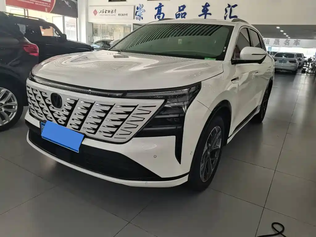 Changan CS75PLUS 2024 — фото 1