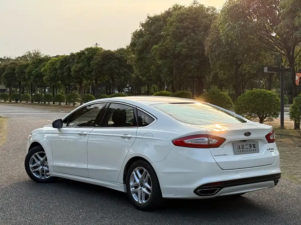 Ford Mondeo 2016 — фото 31