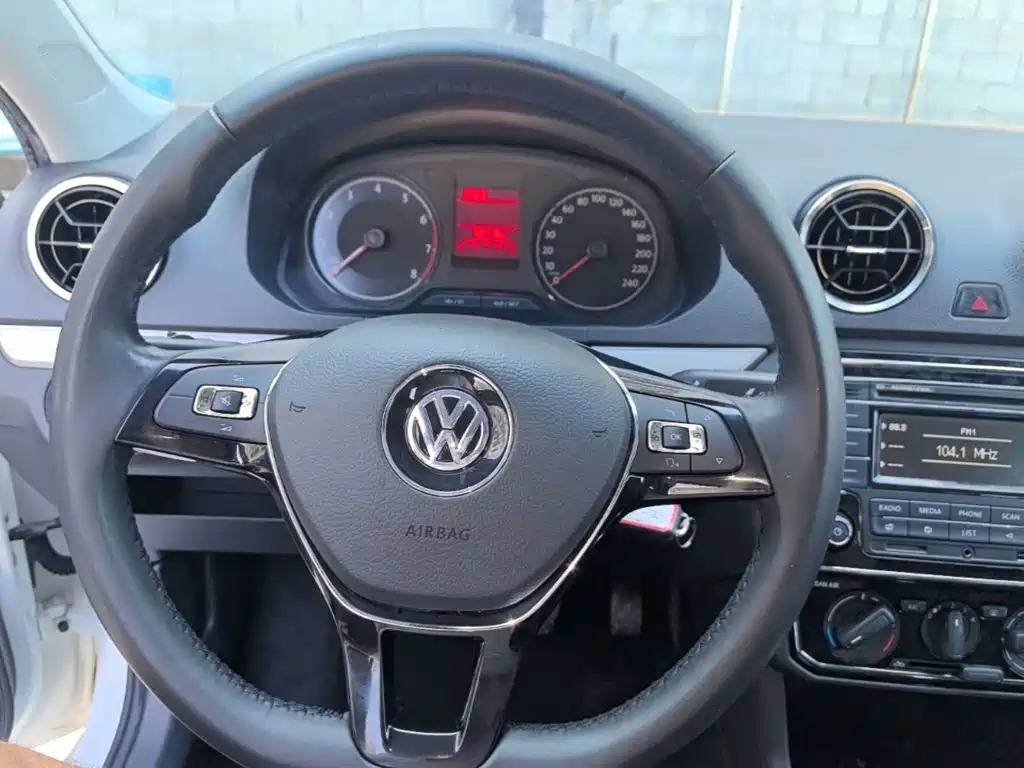 Volkswagen Jetta 2019 — фото 11