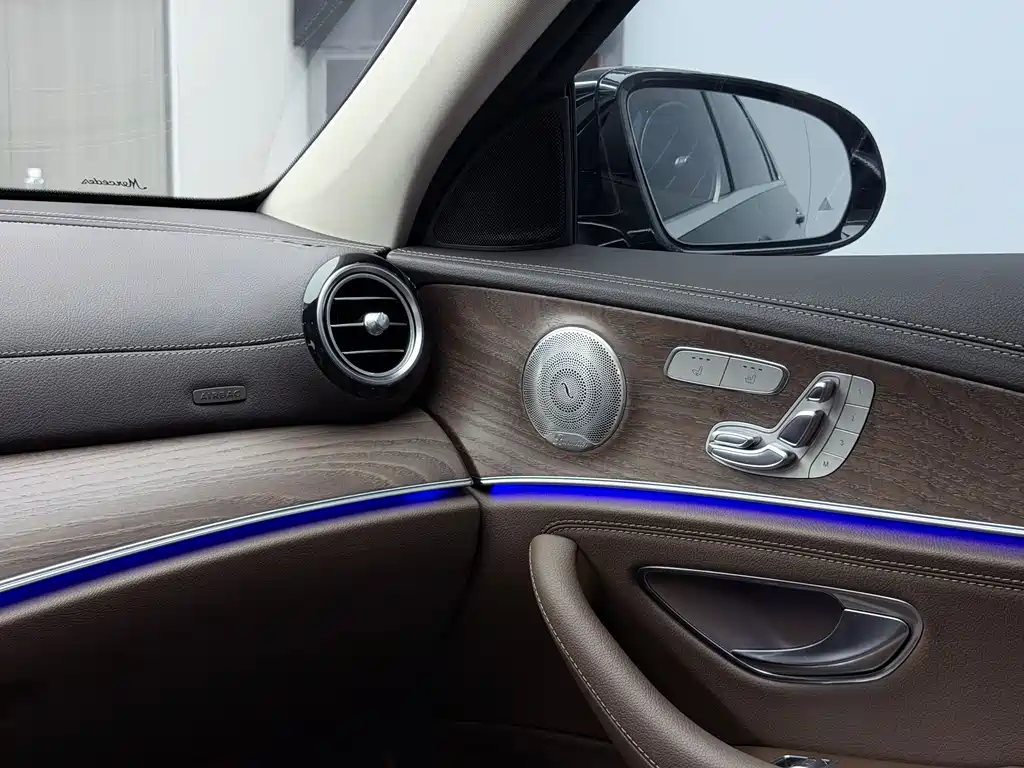 Mercedes-Benz E-Class 2021 — фото 15
