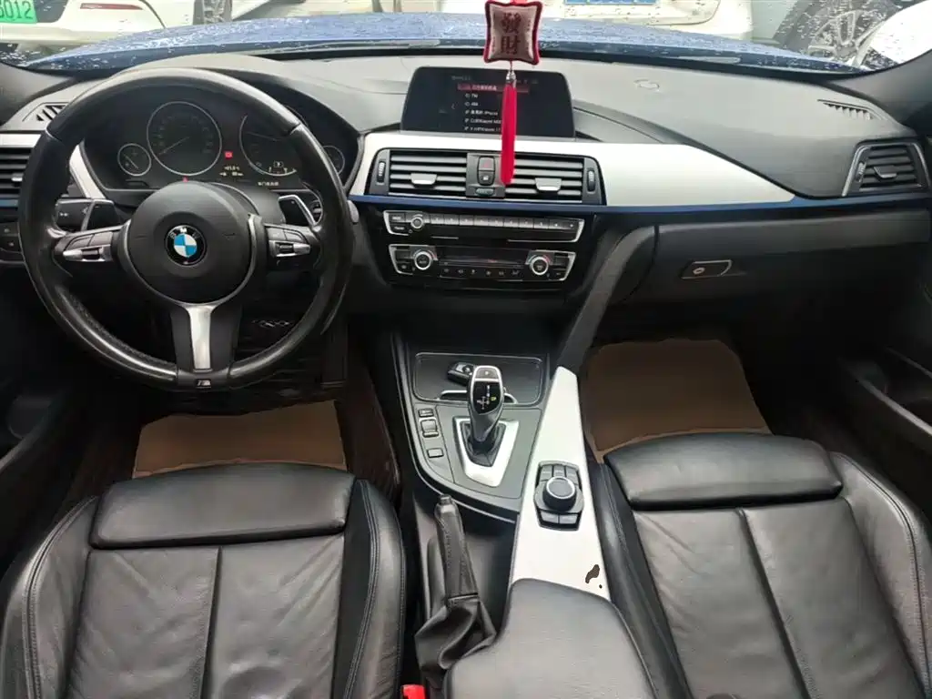 BMW 3 Series 2018 — фото 10