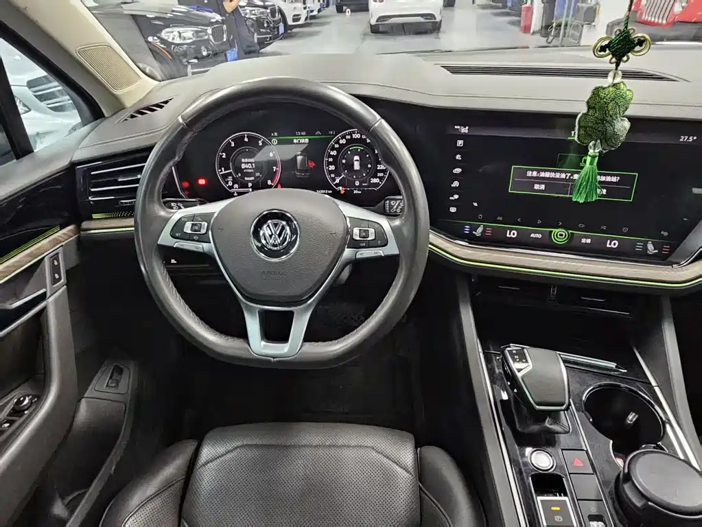 Volkswagen Touareg 2019 — фото 11