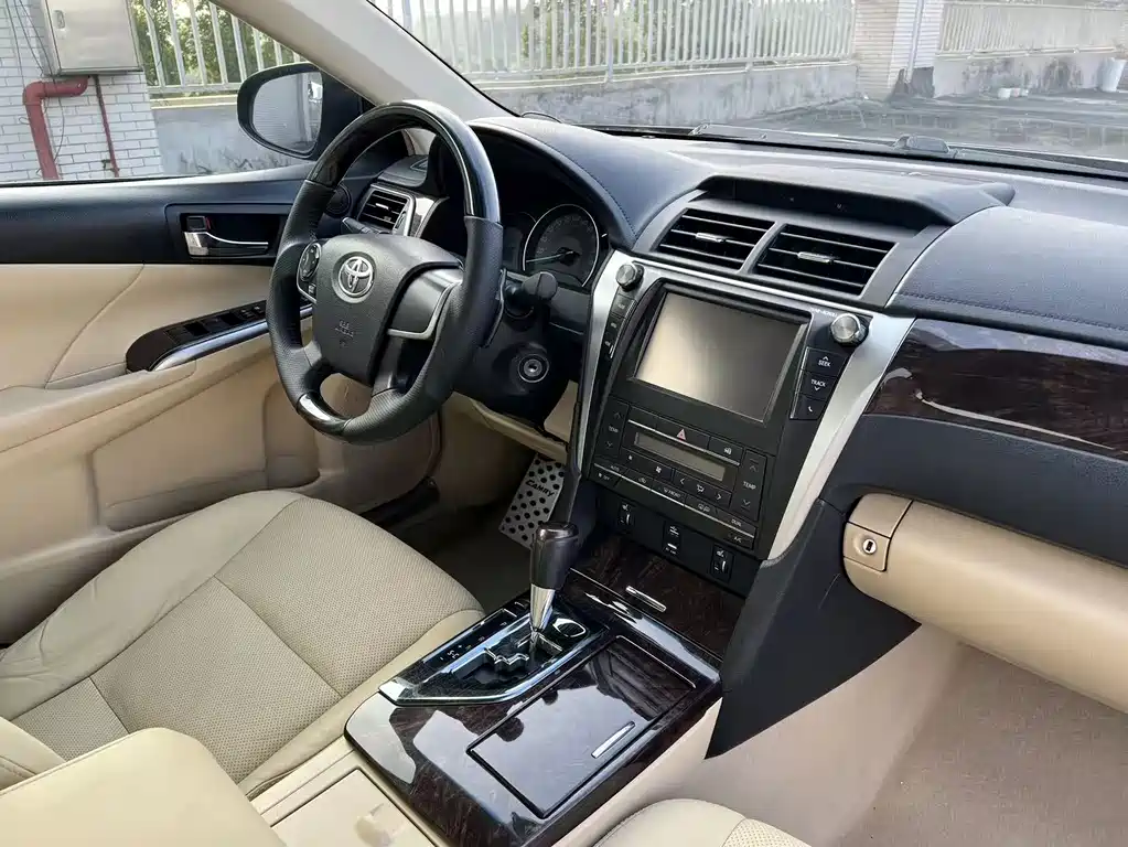 Toyota Camry 2015 — фото 10
