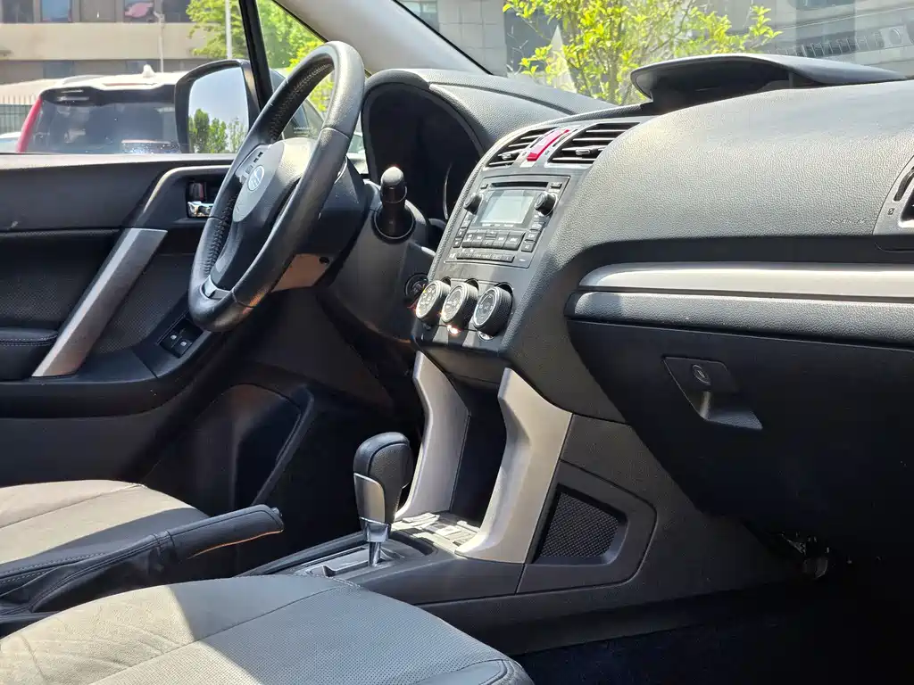 Subaru Forester 2015 — фото 9