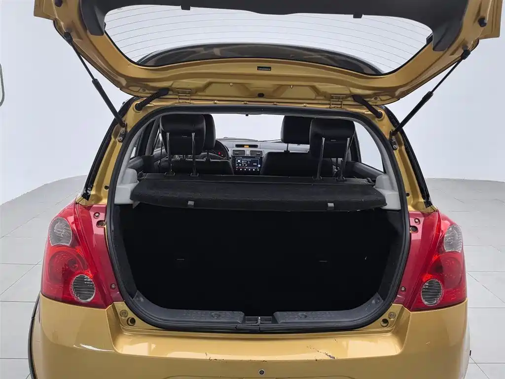 Suzuki Swift 2015 — фото 16