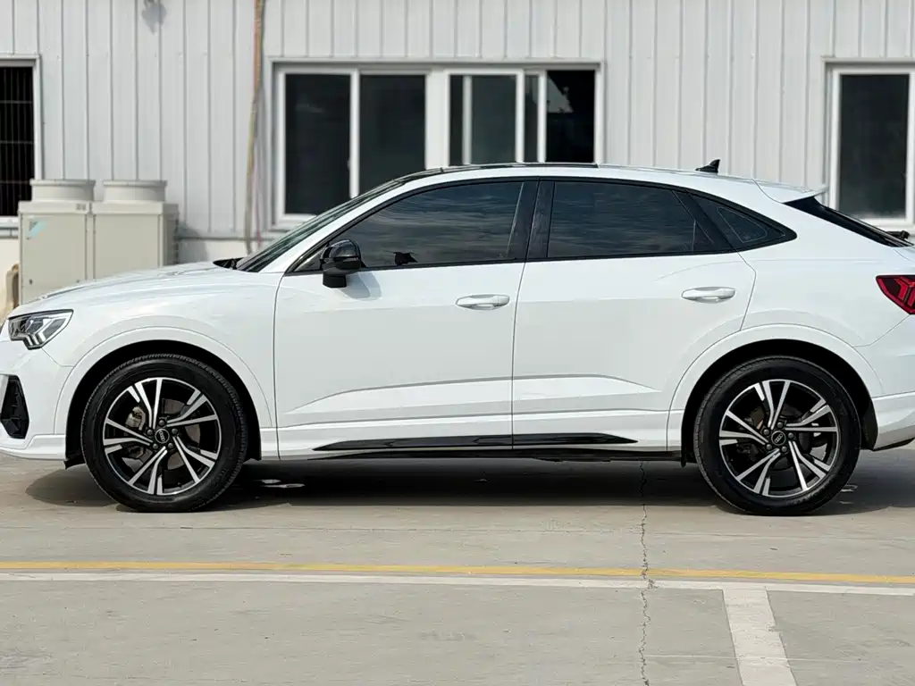 Audi Q3 Sportback 2023 — фото 4
