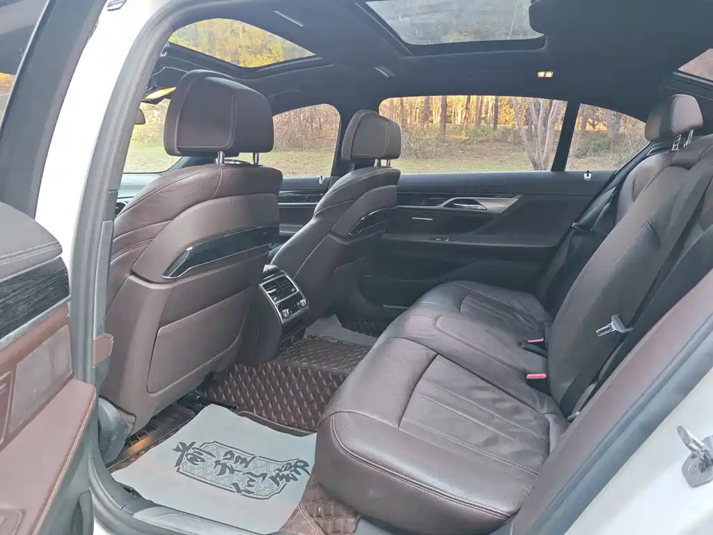 BMW 7 Series 2017 — фото 13