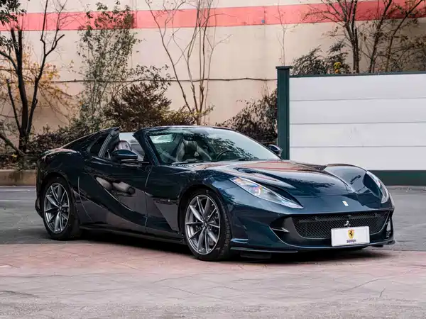 Ferrari 812 2023