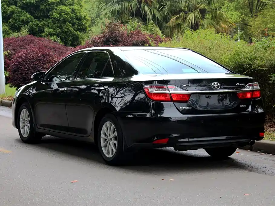 Toyota Camry 2017 — фото 5