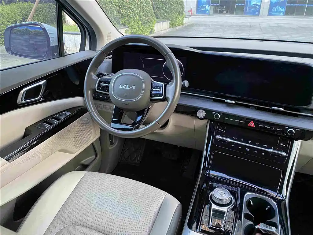 Kia Carnival 2023 — фото 11