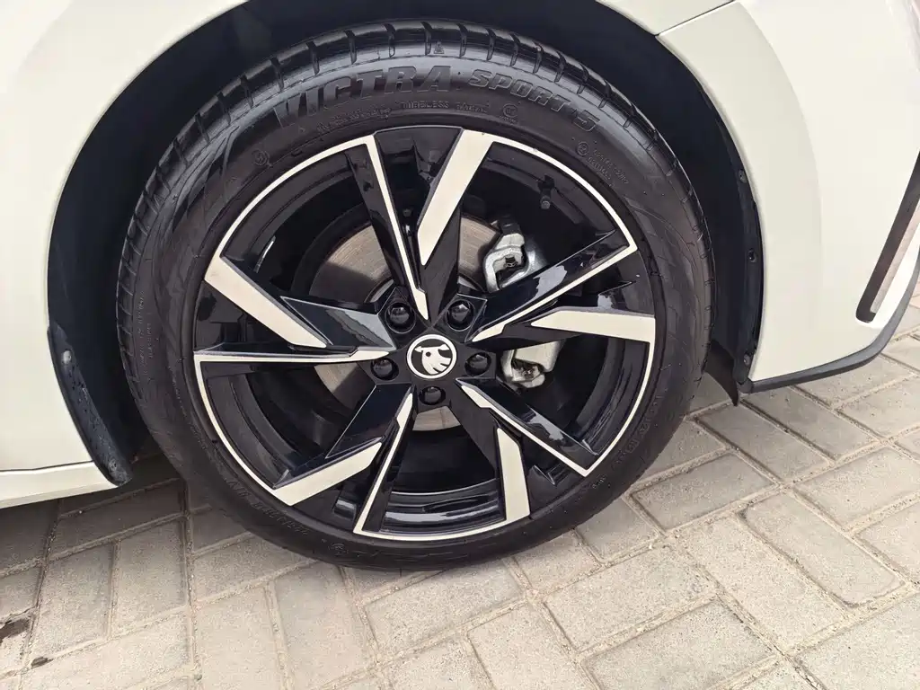 Skoda Octavia 2022 — фото 16