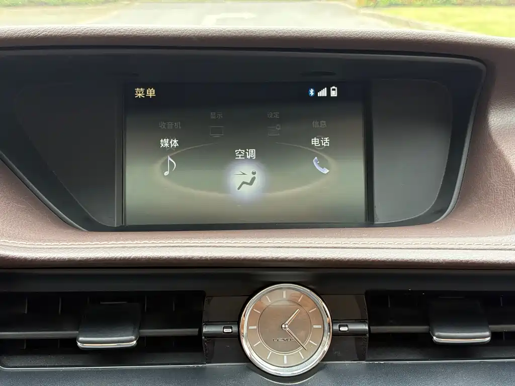 Lexus ES 2017 — фото 17