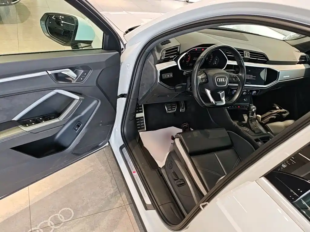 Audi Q3 2024 — фото 16