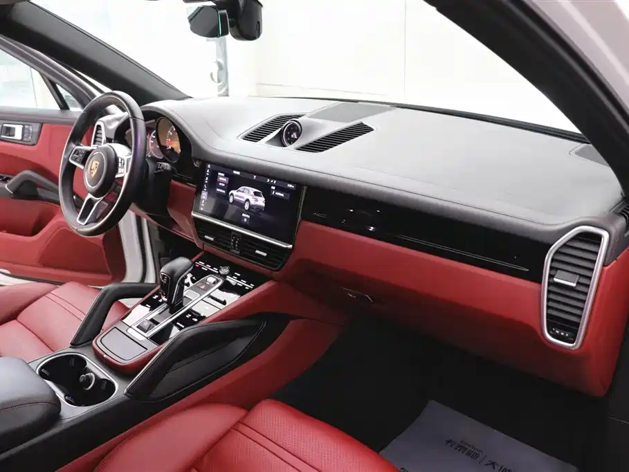 Porsche Cayenne 2019 — фото 24