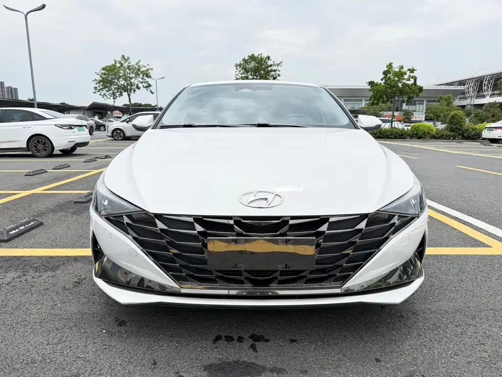 Hyundai Elantra 2022