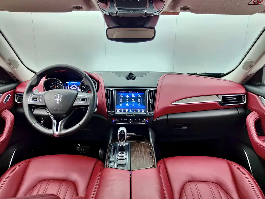 Maserati Levante 2017 — фото 17