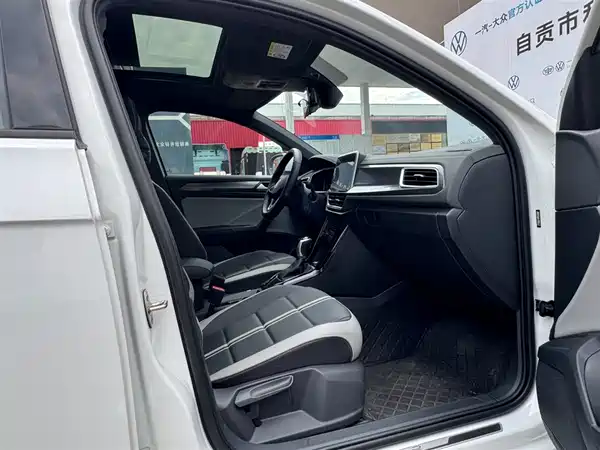 Volkswagen T-Roc 2024