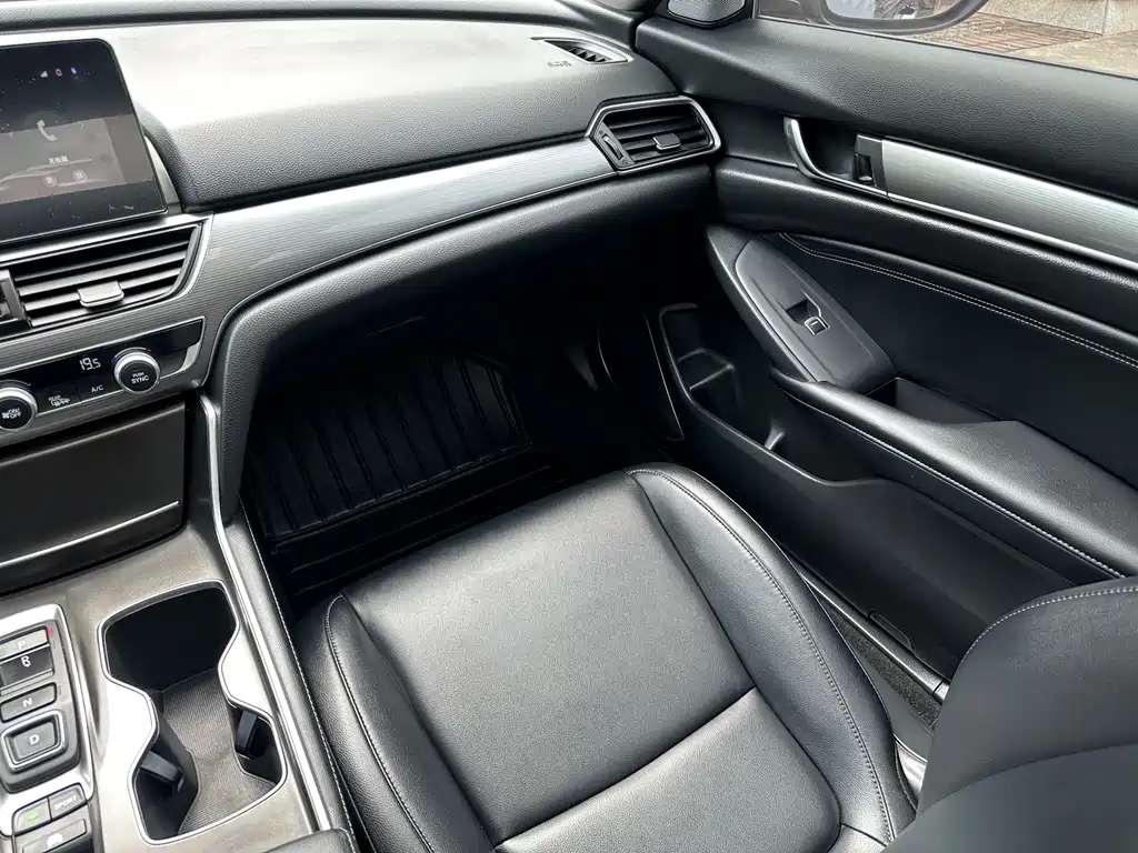 Honda Accord 2022 — фото 32
