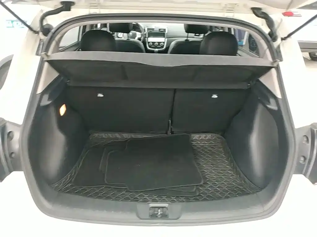 Nissan Tiida 2019 — фото 19