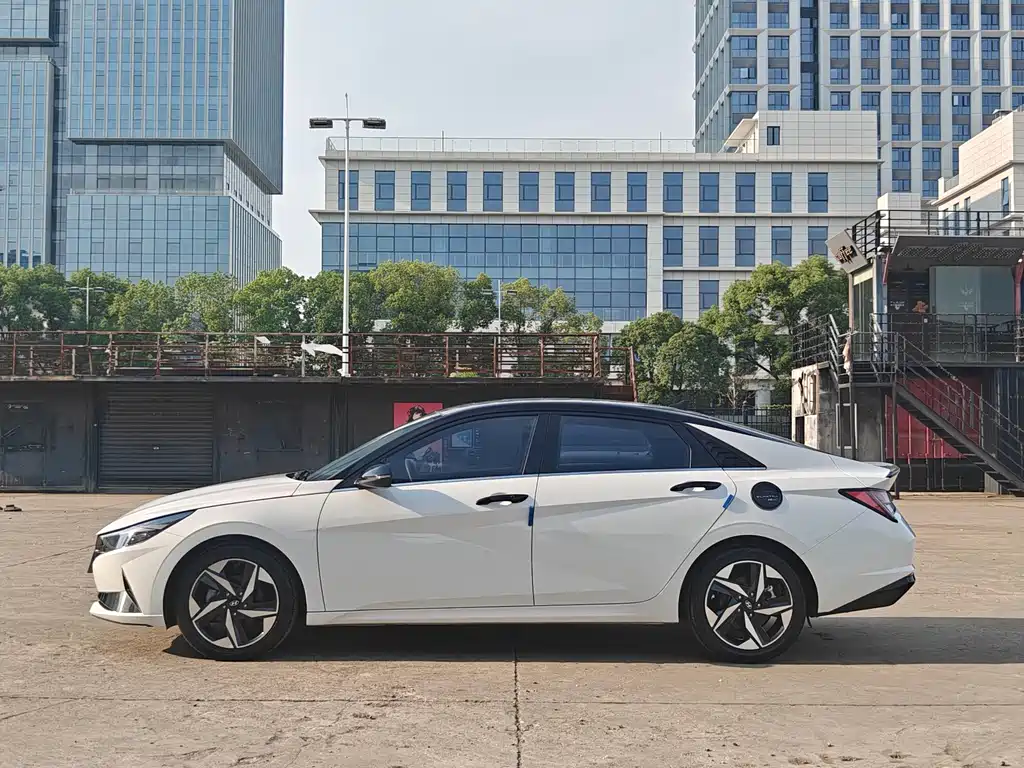 Hyundai Elantra 2023